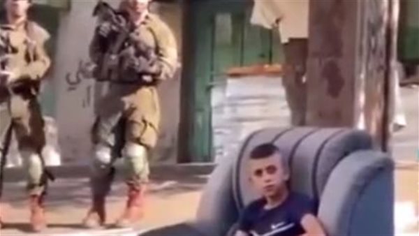 صغير فلسطيني يتحدى