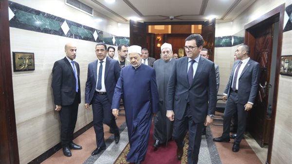 شيخ الأزهر يستقبل