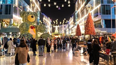 بريطانية تخلع ملابسها للتبول داخل مول شهير في الشيخ زايد وسط الزبائن