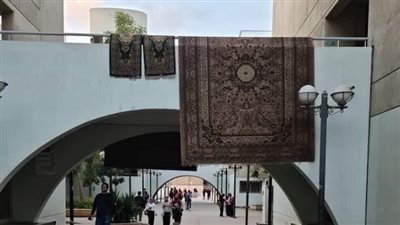 بعد انتشار صورة لسجاد مغسول على مبنى علوم حلوان.. مصدر: لا يحدث أيام الدراسة| بث مباشر 