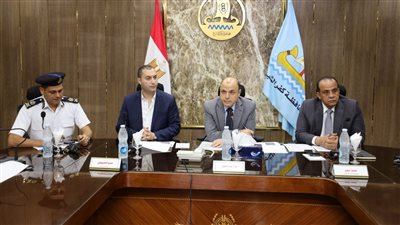 محافظ كفر الشيخ يكلف بوضع العلامات والإرشادات المرورية والتحذيرية للحد من الحوادث 