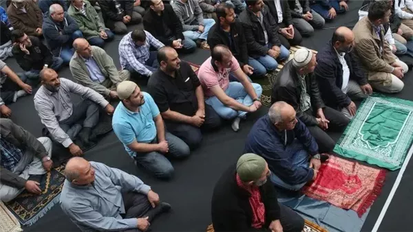 حكم الصلاة على النبي