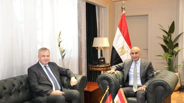 اجتماع وزير التعليم