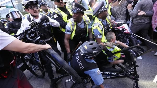 اشتباكات بين الشرطة