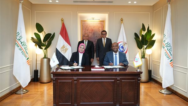 جانب من التوقيع 