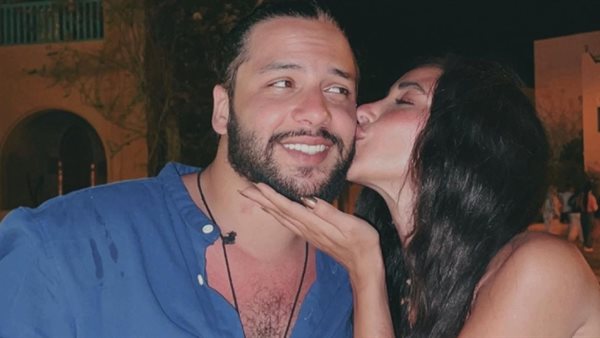 آية سماحة وزوجها