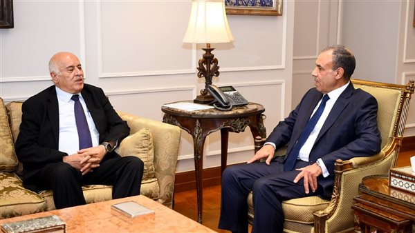 وزير الخارجية يستقبل