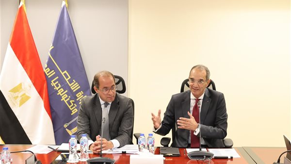 وزير الاتصالات ووزير