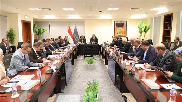 وزيرا الاتصالات والمالية