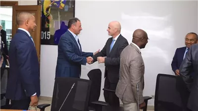 انفانتينو رئيس الاتحاد الدولي فيفا يهنئ الخطيب بالدوري 44 | خاص