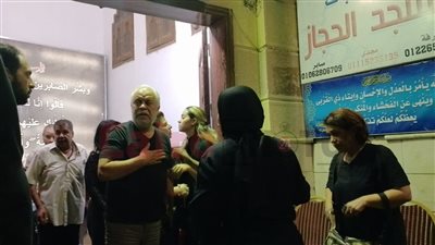 بحضور نجوم الفن.. انتهاء عزاء والد زوجة إيهاب فهمي | بث مباشر