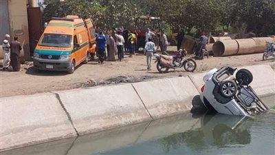 مصرع وإصابة 3 أشخاص في انقلاب سيارة داخل ترعة بالمحلة 