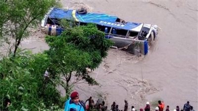 سقوط حافلة ركاب هندية على متنها 40 شخصًا في نهر نيبال