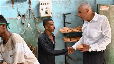 محافظ أسوان يفاجئ المخابز والسوبر ماركت ومحلات الجزارة بزيارة ميدانية