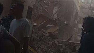 انهيار جزئي لعقار في الخليفة مكون من 3 طوابق دون إصابات