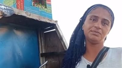 أم بدر تبيع مشروبات في رأس البر: بشتغل مع جوزي عشان منمدش إيدينا لحد| بث مباشر