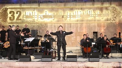 هاني شاكر يتألق ويبهر الجمهور بأروع أغانيه بمهرجان القلعة الدولي