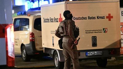 المستشار الألماني يحقق في حادث طعن 9 أشخاص بمدينة زولينجن