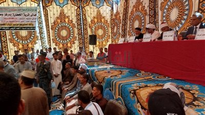 السلام يعود لقرية الخطارة.. الكفن ينهي خصومة ثأرية بين عائلتين في قنا | صور