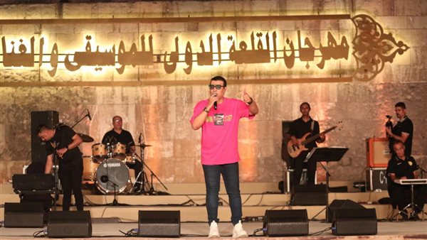 إيهاب توفيق خلال