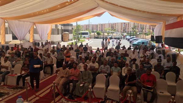 تسليم المواطنين عقود