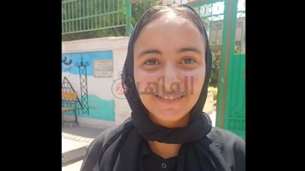 طالبة بالثانوية العامة