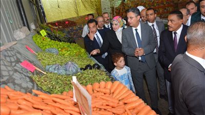 وزير التموين يوجه بتخصيص أماكن بالمجمعات الاستهلاكية لطرح الخضراوات والفاكهة بأسعار مخفضة