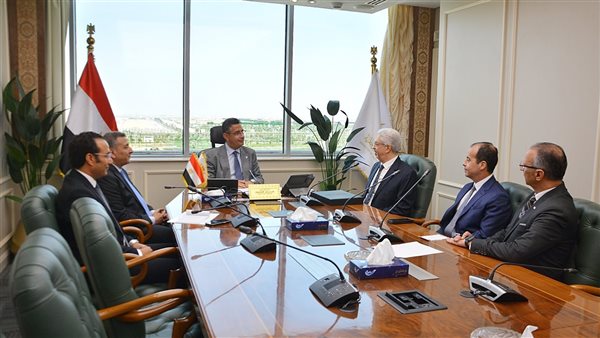 خلال الاجتماع