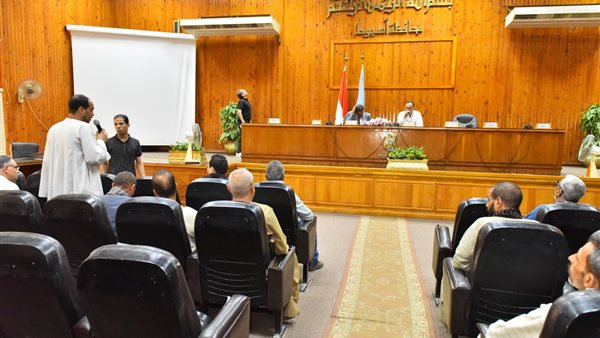 محافظ أسيوط