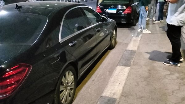 دودج ومرسيدس في انتظار