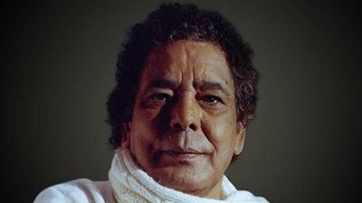 خروج الكينج محمد منير من المستشفى وعودته إلى منزله| خاص