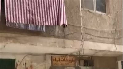 ألقاها من الطابق السابع.. قاتل زوجته بدار السلام يمثل الجريمة