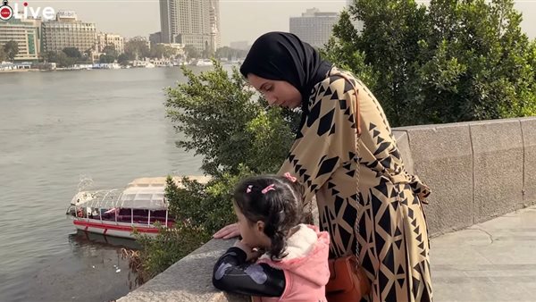 الطفلة حلا وأمها