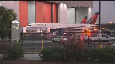 مصرع شخصين وإصابة ثالث في إنفجار طائرة بمطار هارتسفيلد الدولي الأمريكي 
