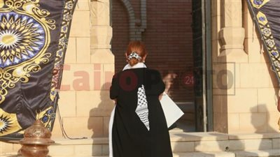 أسرة نبيل العربي وزير الخارجية الأسبق تستقبل عزاءه بعد دفنه بمقابر العائلة| صور 