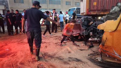 دون إصابات.. انقلاب تريلا أعلى الدائري اتجاه المرج