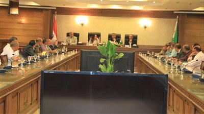 محافظ الجيزة يكلف رؤساء الأحياء بتوفير مواقع ثابتة لإقامة منافذ سلعية دائمة للمواطنين