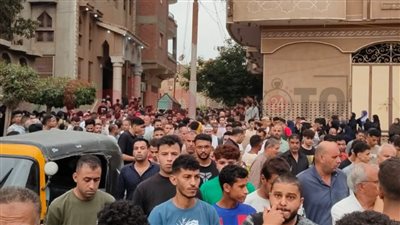 وسط انهيار والدته وأصدقائه.. جنازة مهيبة لـ عريس الشرقية المتوفى في حفل زفافه بأزمة قلبية | بث مباشر