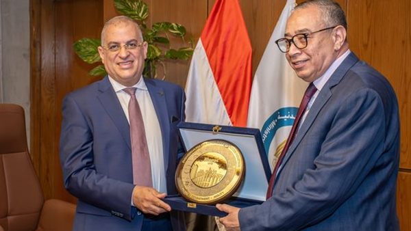 جانب من توقيع الاتفاقية