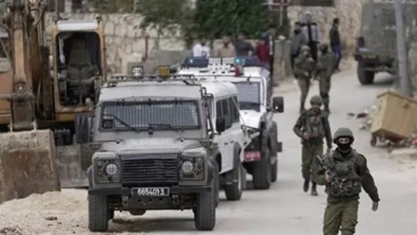 قوات الاحتلال تحاصر