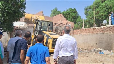 محافظ البحر الأحمر: إزالة 12 منزلا عشوائيا بمنطقة زرزارة ونقل المواطنين إلى الروضة الجديدة| صور