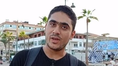 طالب جامعي يبيع حلويات في رأس البر: بشتغل مع والدتي عشان أساعدها ونزود دخلنا| بث مباشر