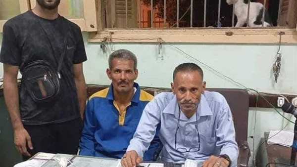 عامل نظافة يعثر على