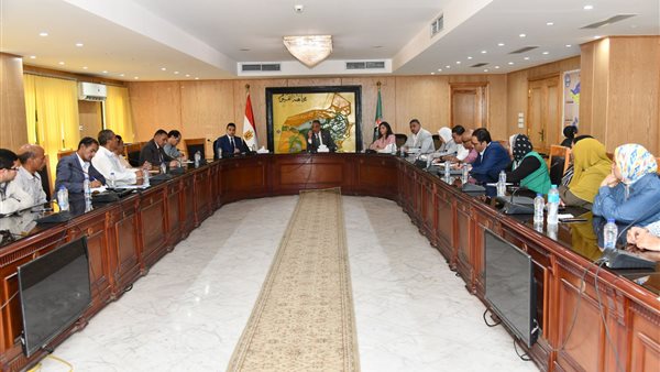 محافظ الفيوم يلتقي