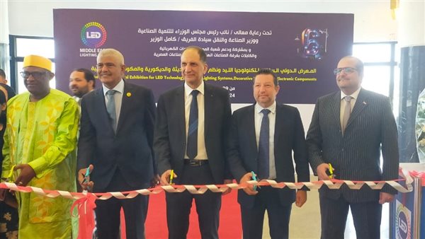 أثناء الافتتاح