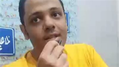 نجل مسن يروي تفاصيل دهسه من سيارة مسرعة بالإسكندرية: كان جنب الرصيف والعربية طيرته 5 متر| بث مباشر