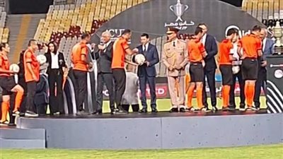 مراسم تتويج بيراميدز بكأس مصر بعد الفوز على زد | بث مباشر