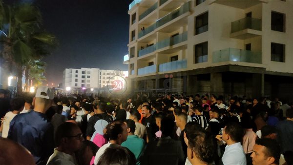 زحام شديد لحضور حفل