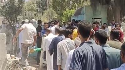 عاشا وماتا معًا.. أهالي البحيرة يشيعون جنازة زوجين توفيا في يوم واحد | بث مباشر