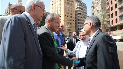 محافظ الجيزة يوجه المسؤولين بعدم المساس بأي أشجار أو مسطحات خضراء